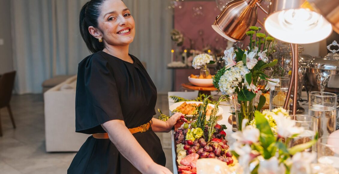 Karlota Gourmet amplia atuação nos Estados Unidos enquanto enfrenta nova batalha contra o câncer.