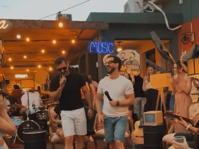 Maurício & Eduardo apostam na proximidade com o público em “Surra de Moda”