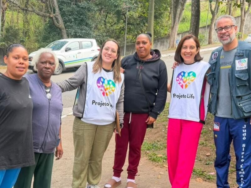 Katiuzia Rios participa de ação solidária do Projeto Life ao lado de Fernando Silva