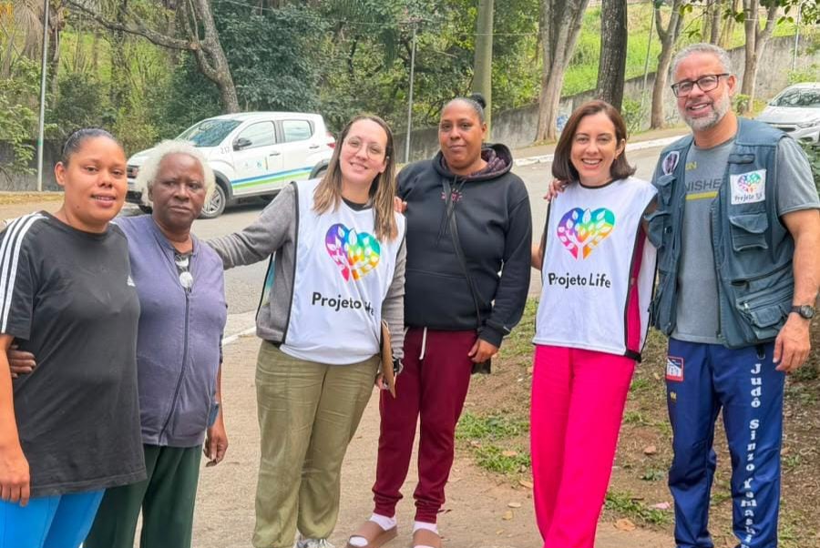 Katiuzia Rios participa de ação solidária do Projeto Life ao lado de Fernando Silva