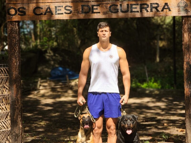 Fuzileiro Naval Lucas Oliveira conquista certificação internacional com o cão de guerra Quill e lança livro
