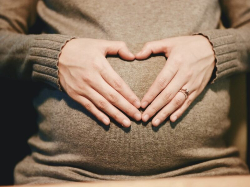 Mães neurodivergentes: a maternidade invisível de mulheres com TDAH e autismo