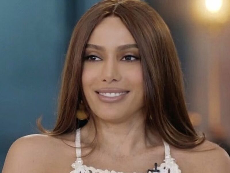 Com bênção de Paolla Oliveira, Anitta revela por que aceitou ser rainha de bateria