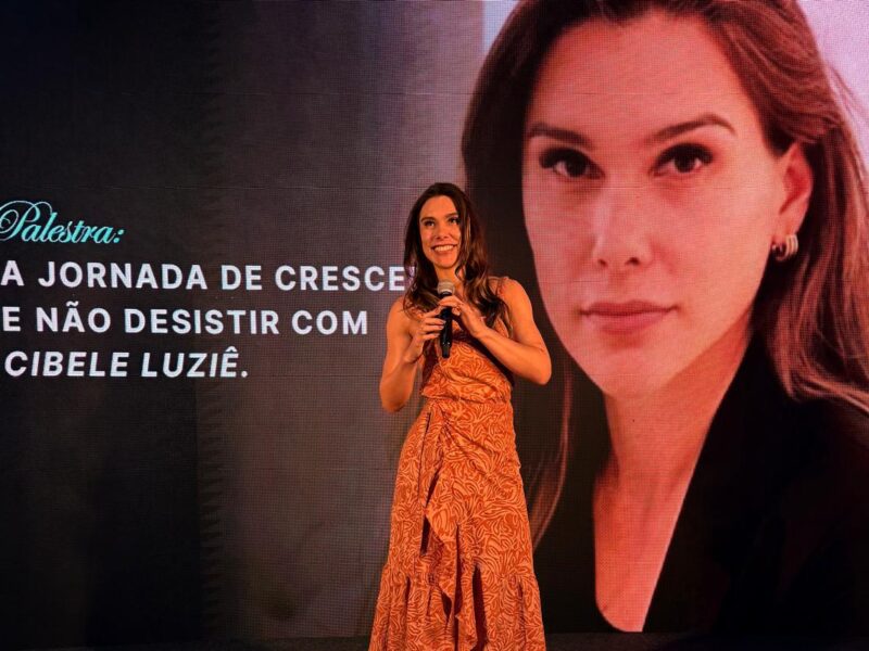 Cibele Luziê relata trajetória de erros, recomeços e expansão durante palestra