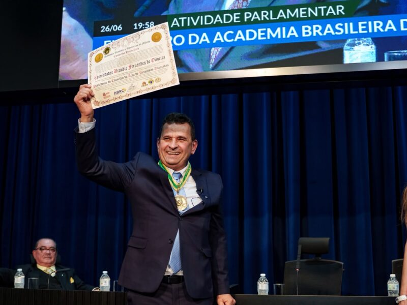 Urandir Fernandes de Oliveira, Fundador da BDM Digital, ganha título de Comendador