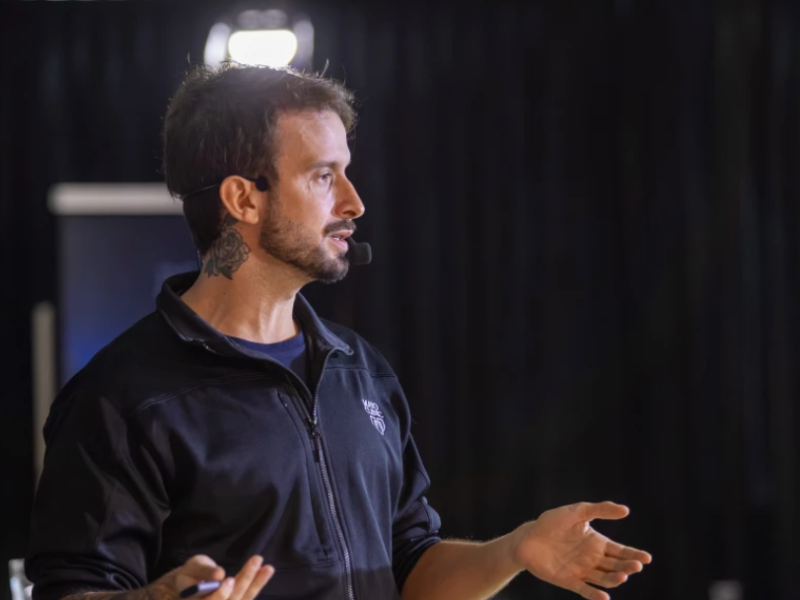 Douglas Gomides põe o Brasil no mapa do marketing médico latino-americano
