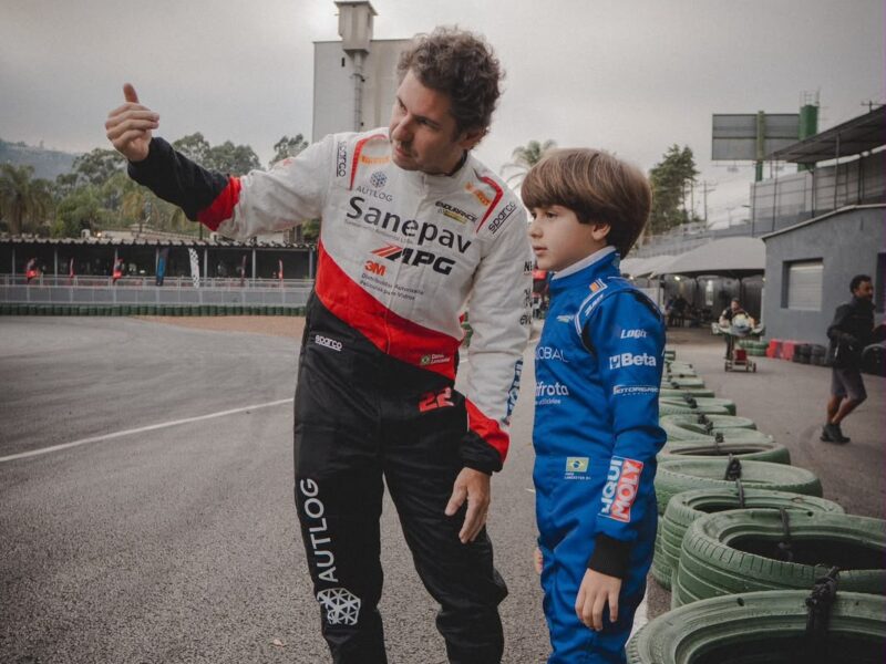 Daniel Lancaster acompanha estreia do filho João no kart aos 7 anos SP