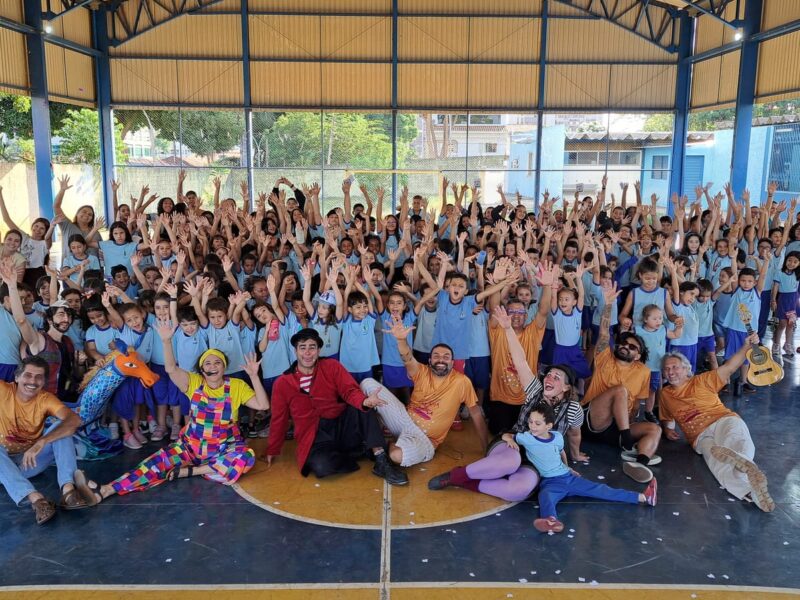 Caravana da Criança celebra 10 anos com arte nas escolas do DF